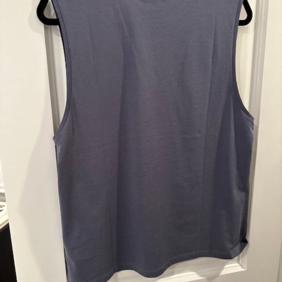 Top --new and never worn - Picture 4 of 7